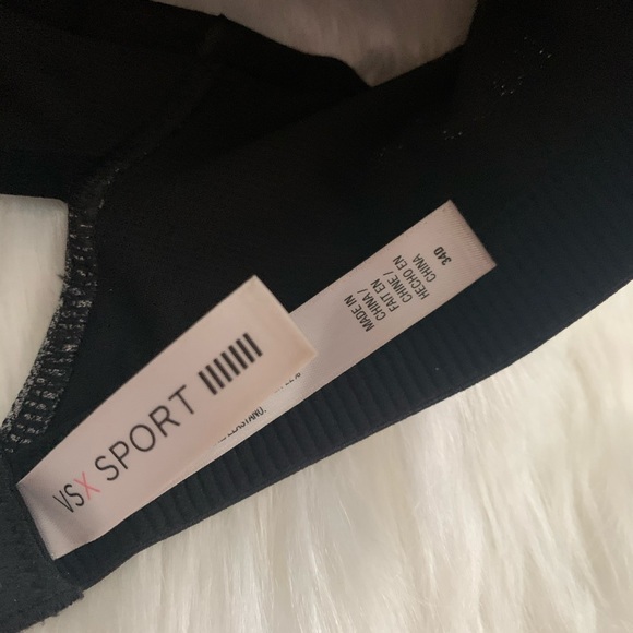 Victoria’s Secret Sports Bra - Picture 2 of 2